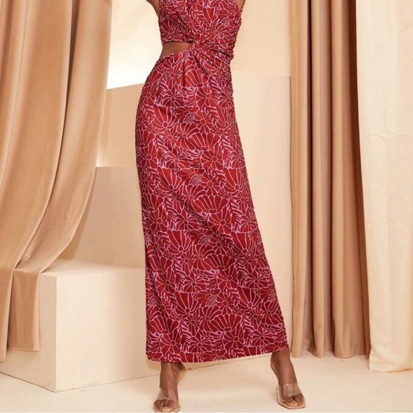 Elegant Red Cutout Maxi Dress - Picture 2 of 7